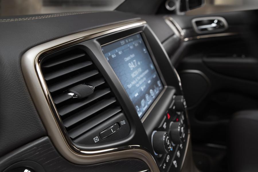  Jeep Grand Cherokee Summit 2014 года  (фото 7 из 61)